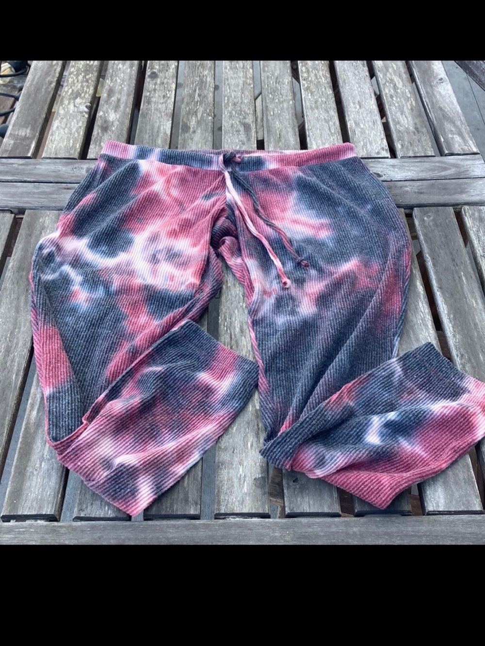 Chaser Ribbed Knit Joggers / lounge pants in Berry tie dye. Size S. NWOT
